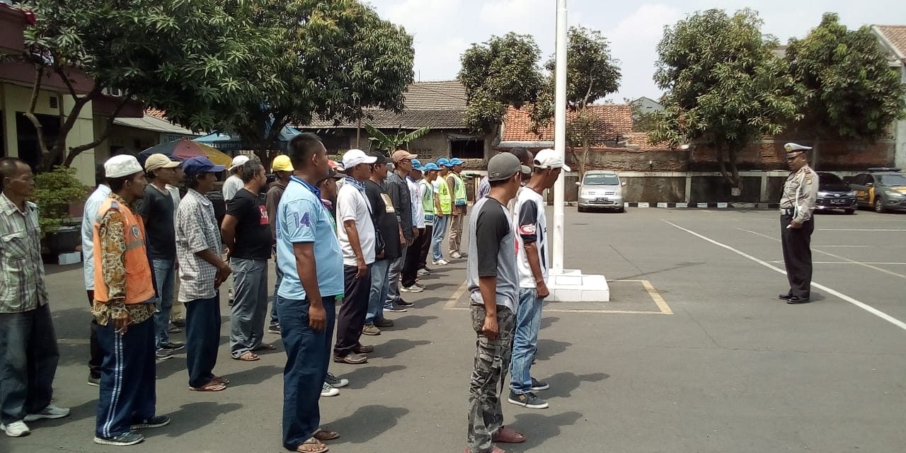 POLSEK KARAWACI LATIHAN SENAM LANTAS DILAKSANAKAN PARA SUPELTAS (SUKARELAWAN PENGATURAN LANTAS)