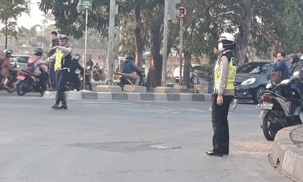 Pelayanan Sore Hari di M1 Unit Lantas Polsek Neglasari