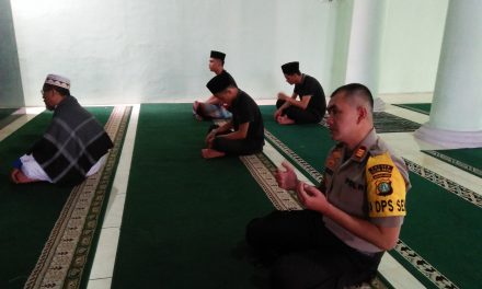 Tingkatkan Keimanan Melalui Sholat Zuhur Dimasjid Al Marwah Kapolsek Teluknaga Jalin Silaturrahmi