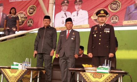 Kapolsek Teluknaga Hadiri Pengibaran Bendera Peringatan HUT RI ke-74 kec. Kosambi