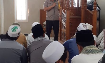 Kapolsek Cipondoh Sambang Kamtibmas Ke Tokoh Setelah Melaksanakan Sholat Jumat Berjamaah