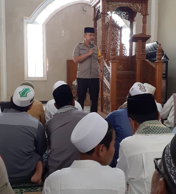 Kapolsek Cipondoh Sambang Kamtibmas Ke Tokoh Setelah Melaksanakan Sholat Jumat Berjamaah