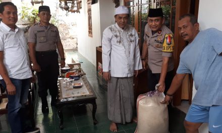 Kapolsek Batuceper Sambang Dialogis pererat hubungan harmonis bersama Tokoh Agama KH. M. Andy Syahroni ( Ketua Dewan Syuro FPI Kec. Batuceper)