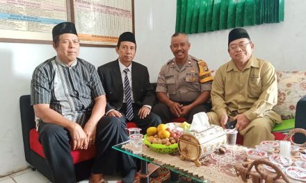 Sambang Polsantren, Bhabinkamtibmas Ingatkan Bahaya Menyebarkan Berita Hoax