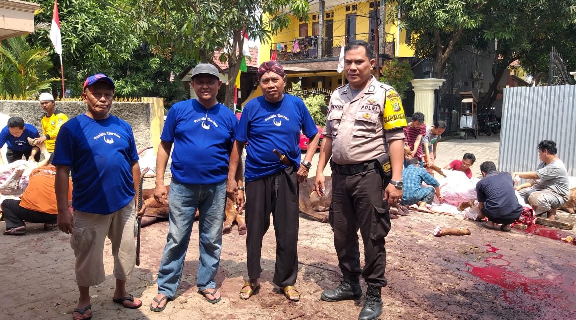 Bripka Komarudin Lakukan Pengecekan Distribusi Daging Kurban