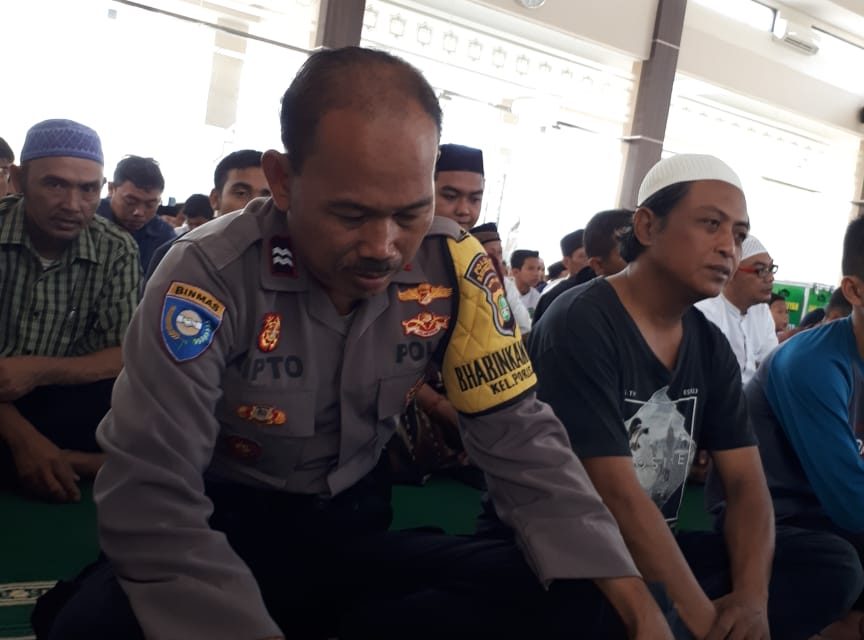 KEGIATAN BHABINKAMTIBMAS TERHADAP KECINTAANNYA TERHADAP MASJID