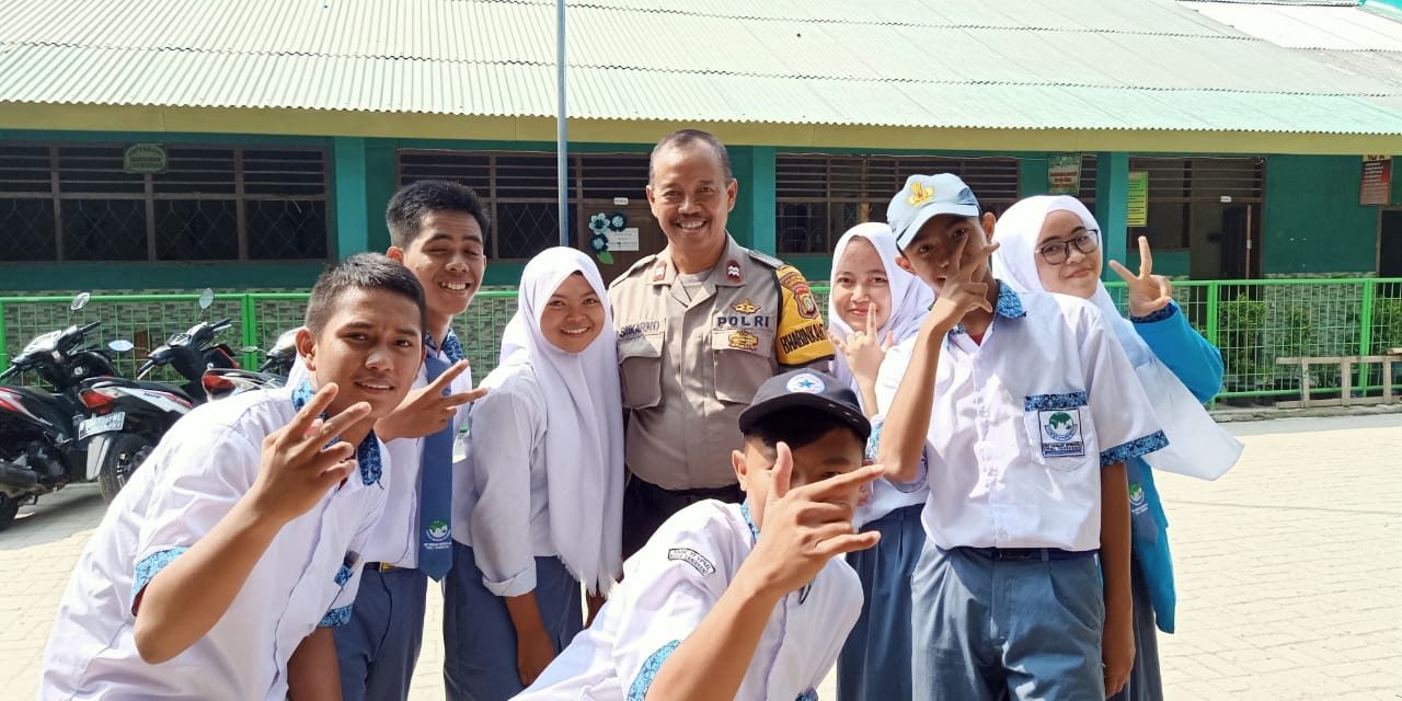 Sambangi Sekolah Bhabinkamtibmas Polsek Cipondoh Ajak Siswa Jaga Pergaulan