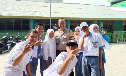 Sambangi Sekolah Bhabinkamtibmas Polsek Cipondoh Ajak Siswa Jaga Pergaulan