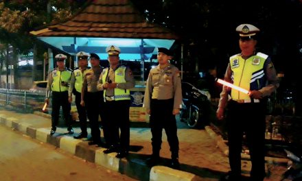 Wakasat Lantas Pastikan Tidak Adanya Kemacetan di Traffic Light Cipondoh Saat Malam Takbir