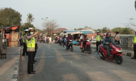 Wujud Pelayanan Prima Kepolisian, Unit Lantas Polsek Neglasari mengatur Lalu Lintas di Jembatan Kedaung Baru