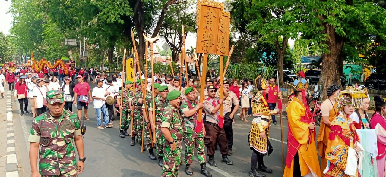 Sinergitas TNI – POLRI Warnai Kirab Budaya dan Ruwat Bumi di Kota Tangerang