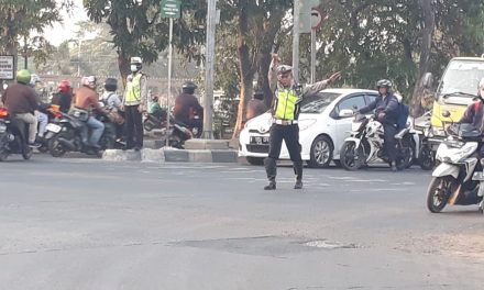 Beri Pelayanan Prima, Unit Lantas Polsek Neglasari Gatur di TL M1