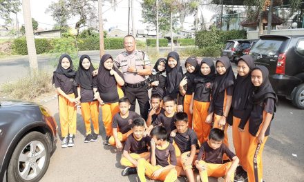 BERIKAN WUJUD KEPEDULIAN GENERASI MUDA AIPTU MADE KUNJUNGI SDN GERENDENG 4 KARAWACI