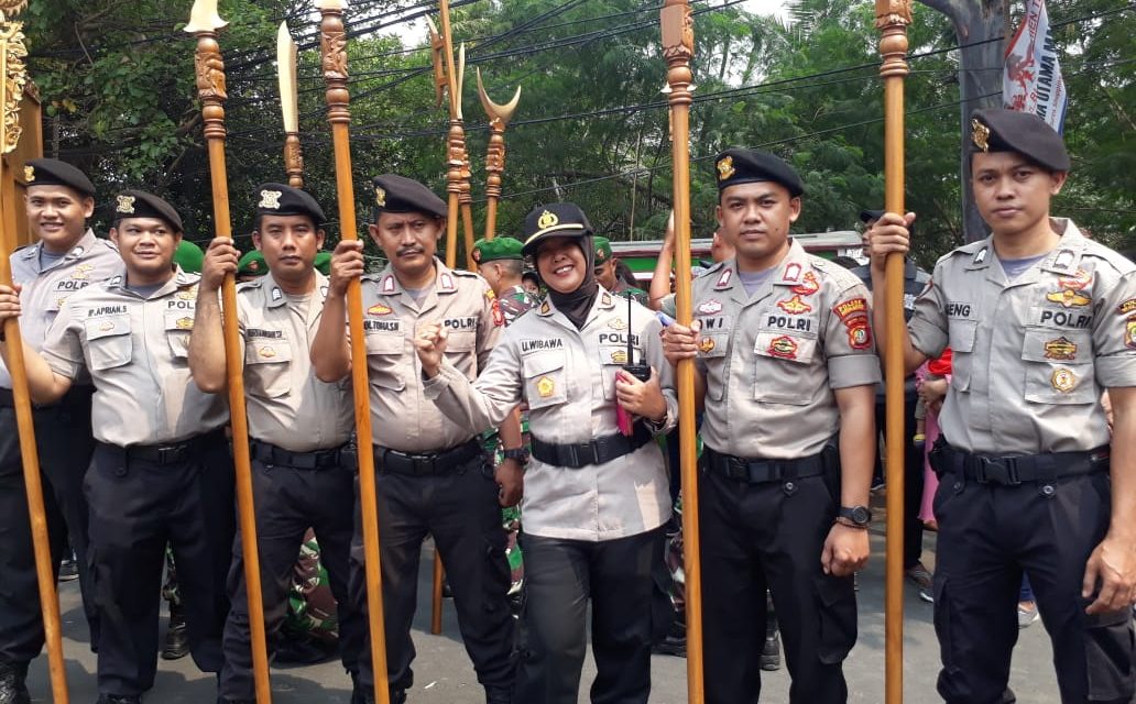 Wakapolsek Neglasari mengamankan Berlangsungnya Kegiatan Kirab Budaya dan Ruwatan Bumi