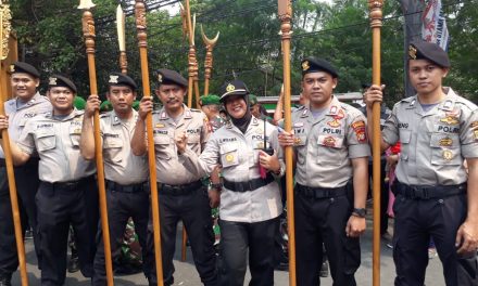 Wakapolsek Neglasari mengamankan Berlangsungnya Kegiatan Kirab Budaya dan Ruwatan Bumi