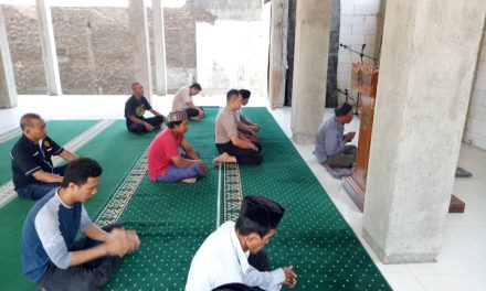 Panggilan Adzan Berkumandang Kapolsek Teluknaga Kunjungi Masjid