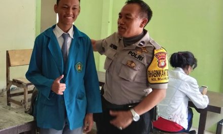 BHABINKAMTIBMAS  SENYUM SAPA SALAM ANAK SEKOLAH DI WILAYAH BOJONG JAYA KARAWACI