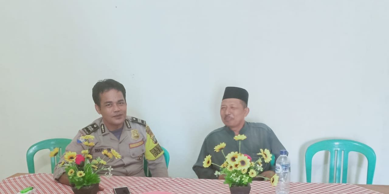 Kondusifkan Situasi Jelang Pilkades Bhabinkamtibmas Sambangi Warga