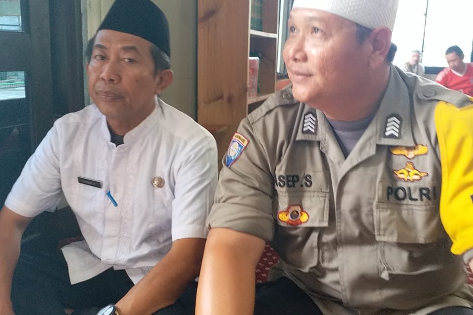 POLISI CINTA MESJID BRIPKA ASEP SAEPUDIN SHOLAT JUMAT KELILING DI MESJID AL FURQON PABUARAN TUMPENG KARAWACI