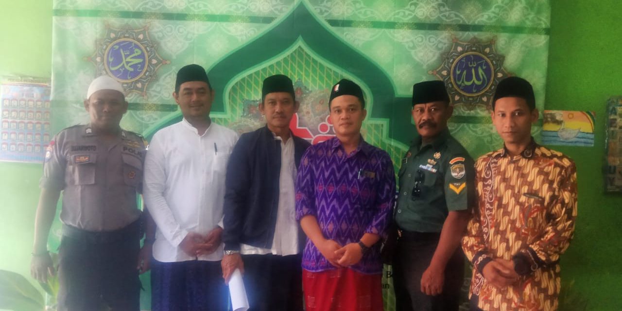 WUJUD SINERGITAS BHABINKAMTIBMAS DAN BABINSA PASAR BARU HADIRI GIAT STQ ( SELEKSI TILAWATIL QUR’AN ) TINGKAT KELURAHAN