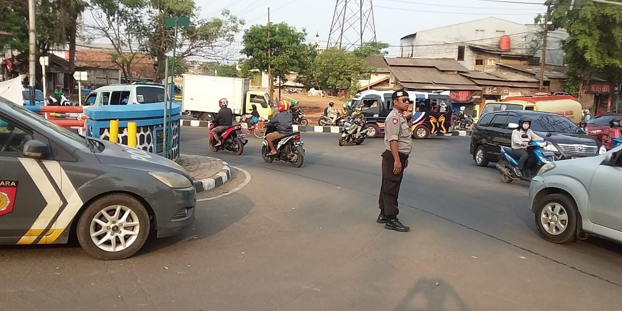 Unit Samapta Polsek Neglasari beri Pelayanan Prima Sore Hari Kepada Masyarakat