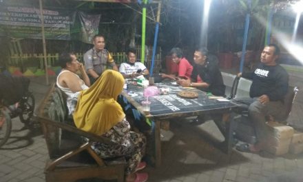 Pastikan Wilayah Aman, Binmas Kelurahan Neglasari Sambangi Warga Pada Malam Hari