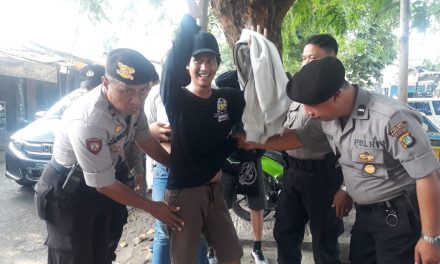 UNIT PATROLI POLSEK KARAWACI ANTISIPASI KEBERANGKATAN SUPORTER BOLA PERSITA