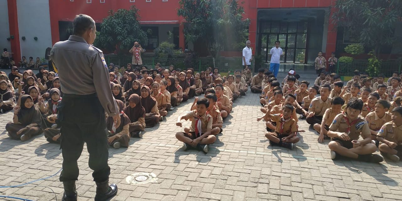 “GIAT POLKIS” BHABINKAMTIBMAS AIPTU BONDAN BERIKAN BIMBINGAN SDN 1 KEL KOANG JAYA KARAWACI