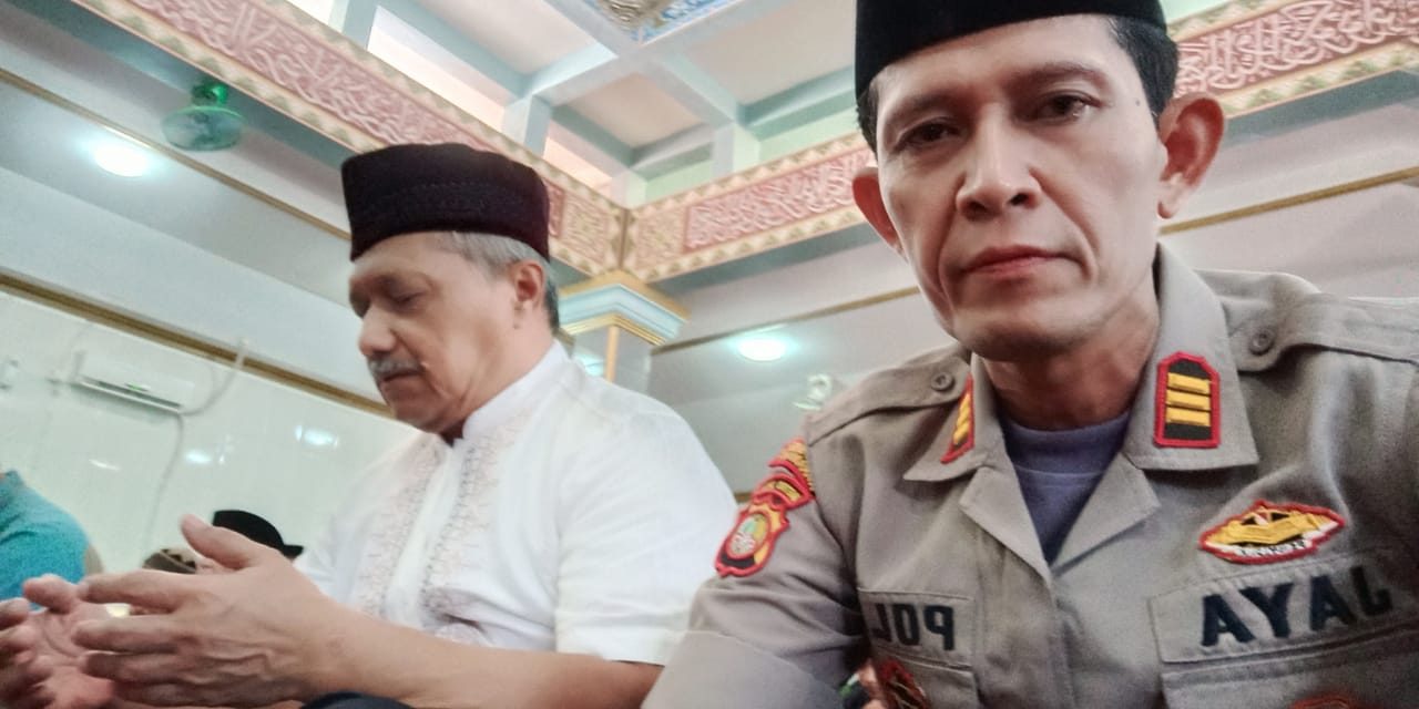 WAKAPOLSEK KARAWACI MELAKSANAKAN SHOLAT JUM’AT DI MASJID JAMI AL-IKLAS