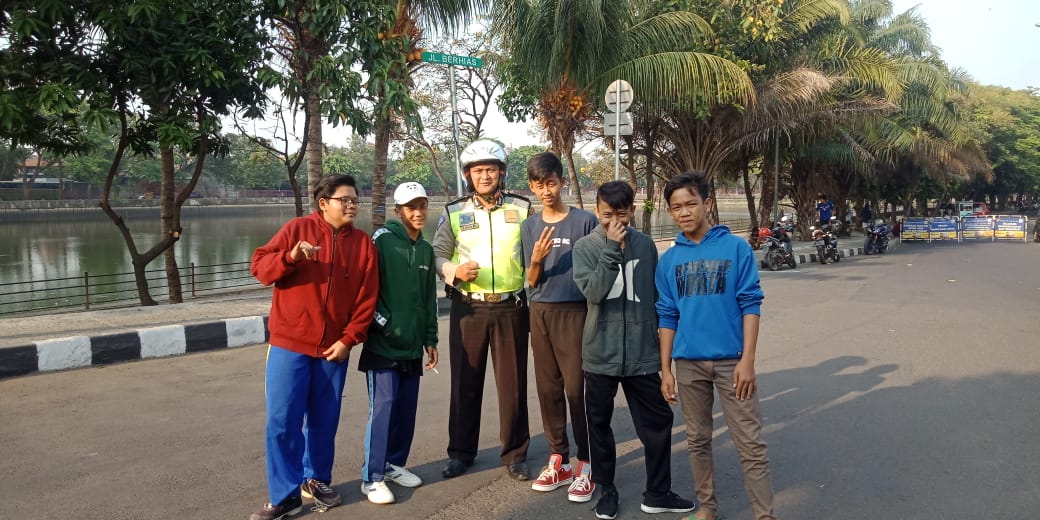 POLSEK KARAWACI GATUR LALIN CAR FREE DAY/SENAM MASAL