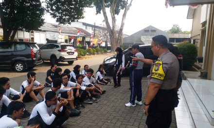 “GIAT COOLLING SYSTEM” BHABINKAMTIBMAS BRIPKA ASEP SAEPUDIN HIMBAU PELAJAR SMAN 4 TANGERANG UNTUK TIDAK TERPROVOKASI