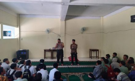 Bhabinkamtibmas Polsek Cipondoh Bersama Pihak Sekolah Berikan Penyuluhan Kepada Pelajar