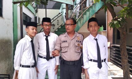 Polsantren Jalin Kedekatan Antara Santri Dengan Bhabinkamtibmas Polsek Cipondoh