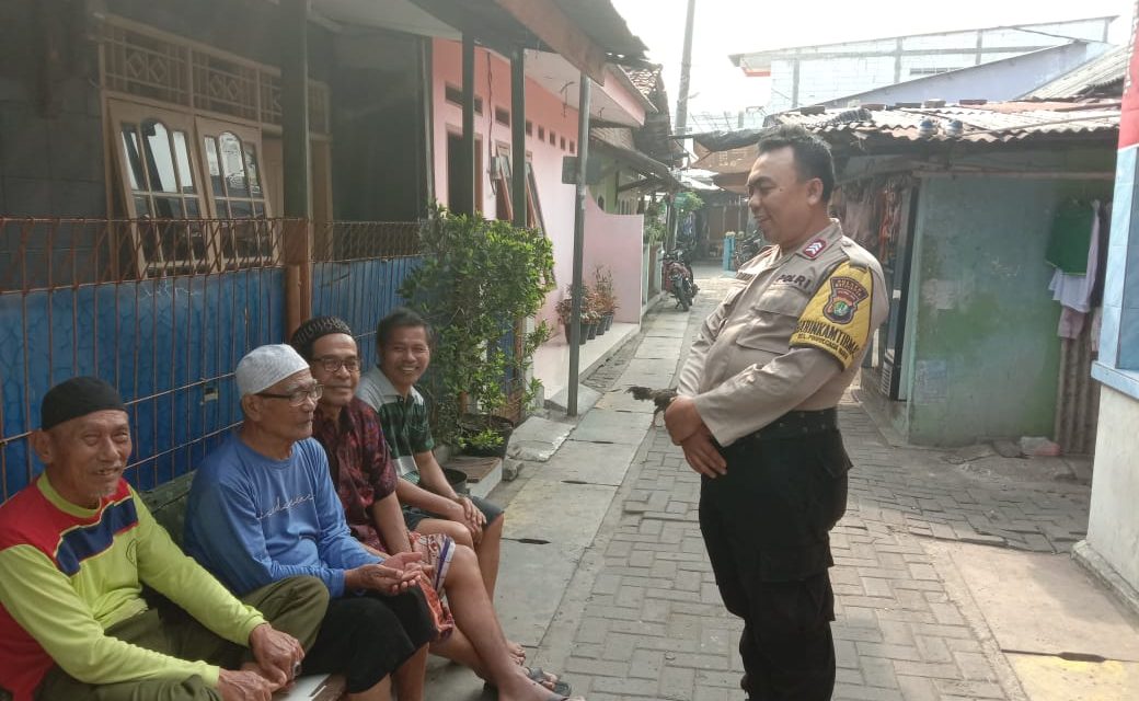 Tokoh Agama  H. Muhidin di Kunjungi  Bhabinkamtibmas Polsek Batu ceper Dalam Rangka Cooling System