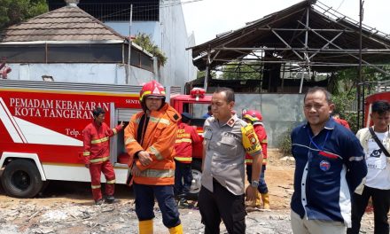 Kapolsek Cipondoh Pantau Kebakaran Lahan Kosong