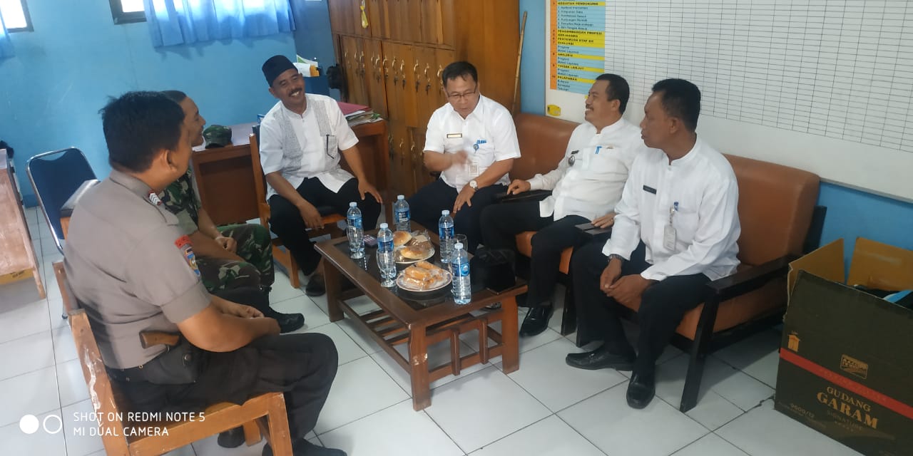 Himbau Pelajar Tidak Ikut Demo ke Jakarta, Camat Periuk Bersama Binmas Polsek Jatiuwung Sambangi SMPN 12