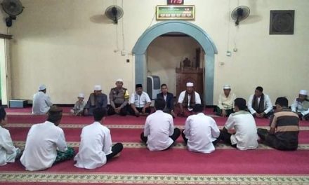 Mengaji bersama waraga Bhabinkamtibmas bersama Tiga Pilar Kel. Porisgaga hadir ikuti kegiatan