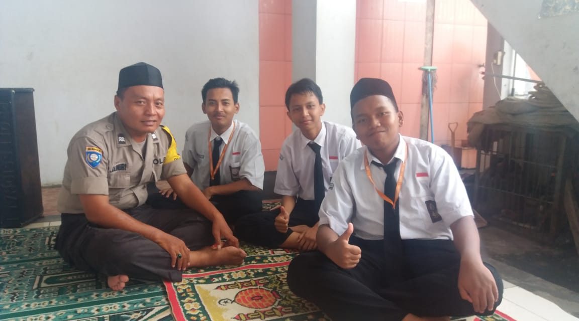 Jaga Keamanan Sekolah, Bhabinkamtibmas Polsek Cipondoh Rajin Berkunjung