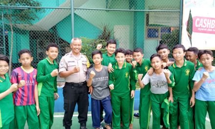 Dengan Polkis Bhabinkamtibmas Polsek Cipondoh Jaga Keamanan Lingkungan Sekolah