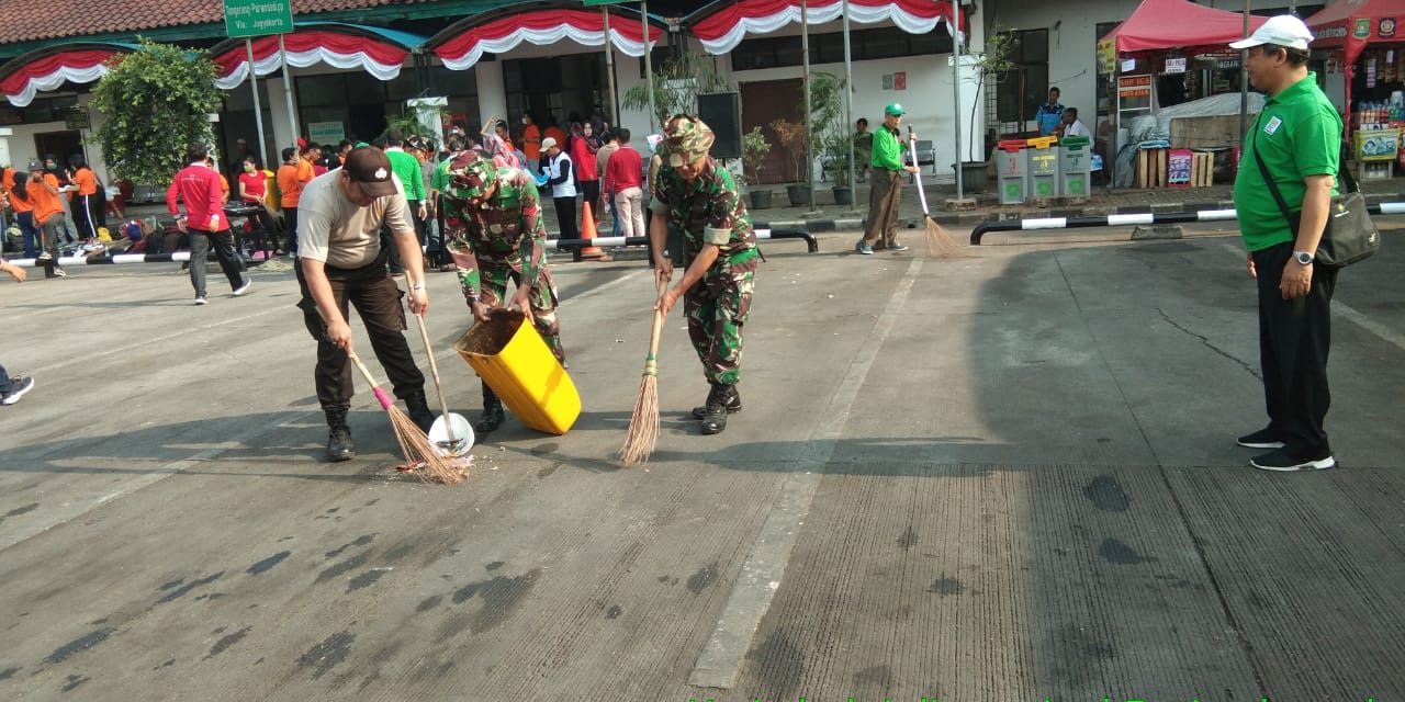 Bhabinkamtibmas Bersama Unsur Tiga Pilar Dan Masyarakat Kerja Bakti Massal