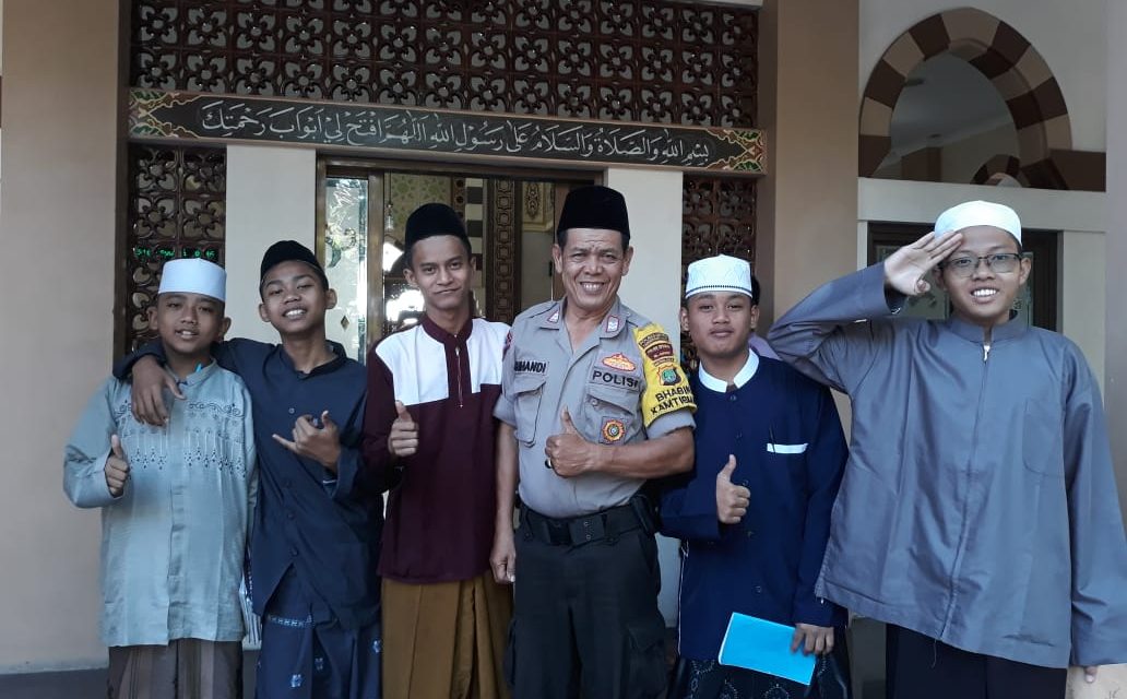 Kunjungi Pondok Pesantren Aiptu Suhandi Jaga Kedekatan Dengan Para Santri