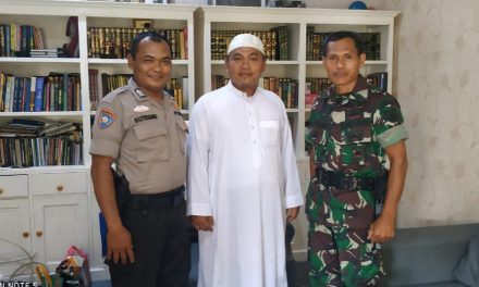 Bhabinkamtibmas Polsek Cipondoh Bersama Babinsa Kunjungi Tokoh Agama