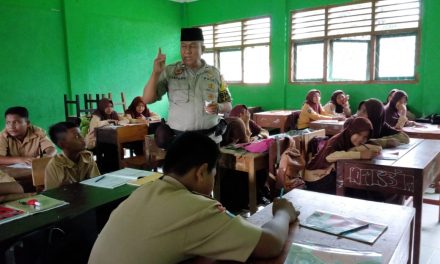 Program Polsantren Bhabinkamtibmas Polsek Cipondoh Ajak Santri Rajin Belajar