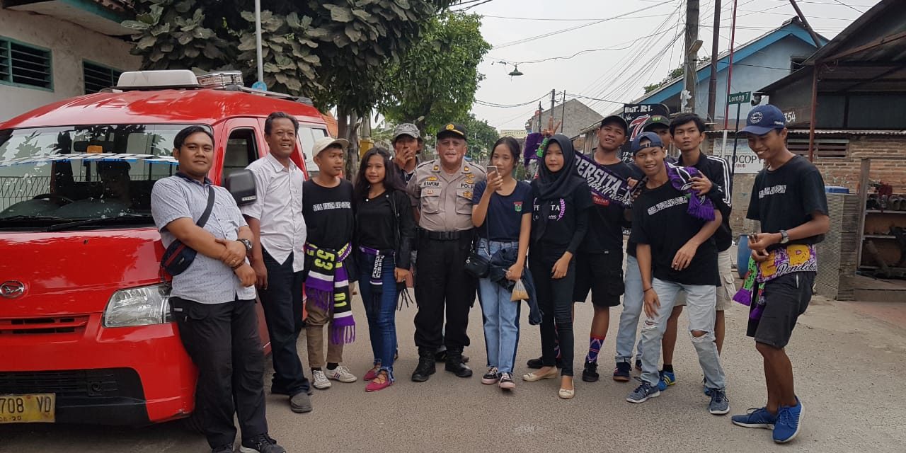 Polsek Neglasari Jaga Ketat Keberangkatan Supporter Sepak Bola Persita Pusi Viola