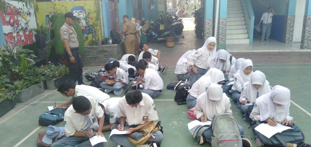 Binmas Neglasari Himbau Siswa SMK Karya Bangsa Tidak Ikut Aksi Demo