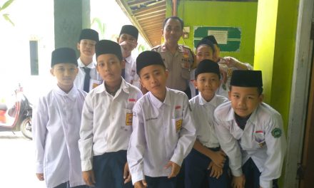 Binmas Karangsari Himbau Siswa SMP Tidak Tawuran dan Ikut Unras