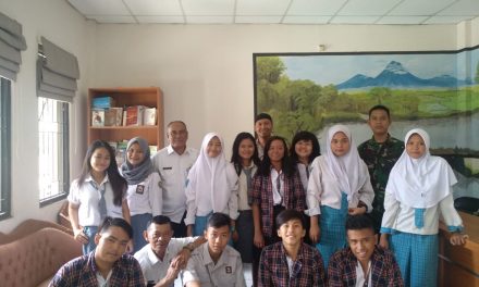 Binmas Polsek Neglasari Kunjungi SMK Gracia Sampaikan Pesan Kamtibmas Pada Pelajar