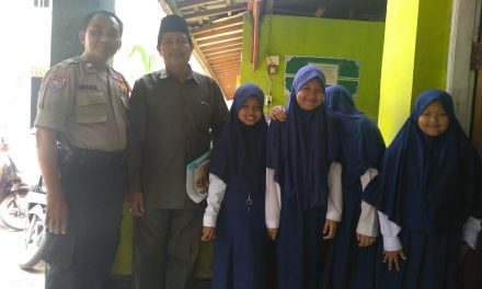 Kunjungi SMP Al Hasyimiyyah, Ini Pesan Binmas Karang Sari