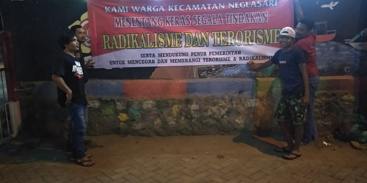 Komitmen Tolak Radikalisme dan Terorisme, Warga Karang Anyar Pasang Spanduk