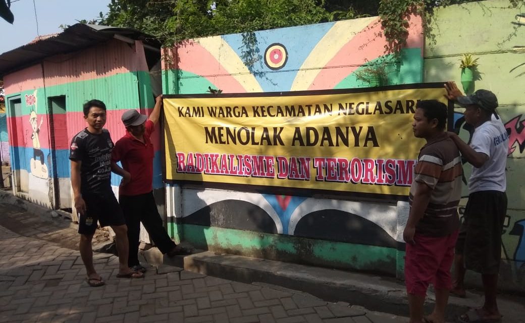 Tolak Radikalisme dan Terorisme, Warga Karang Sari Pasang Spanduk